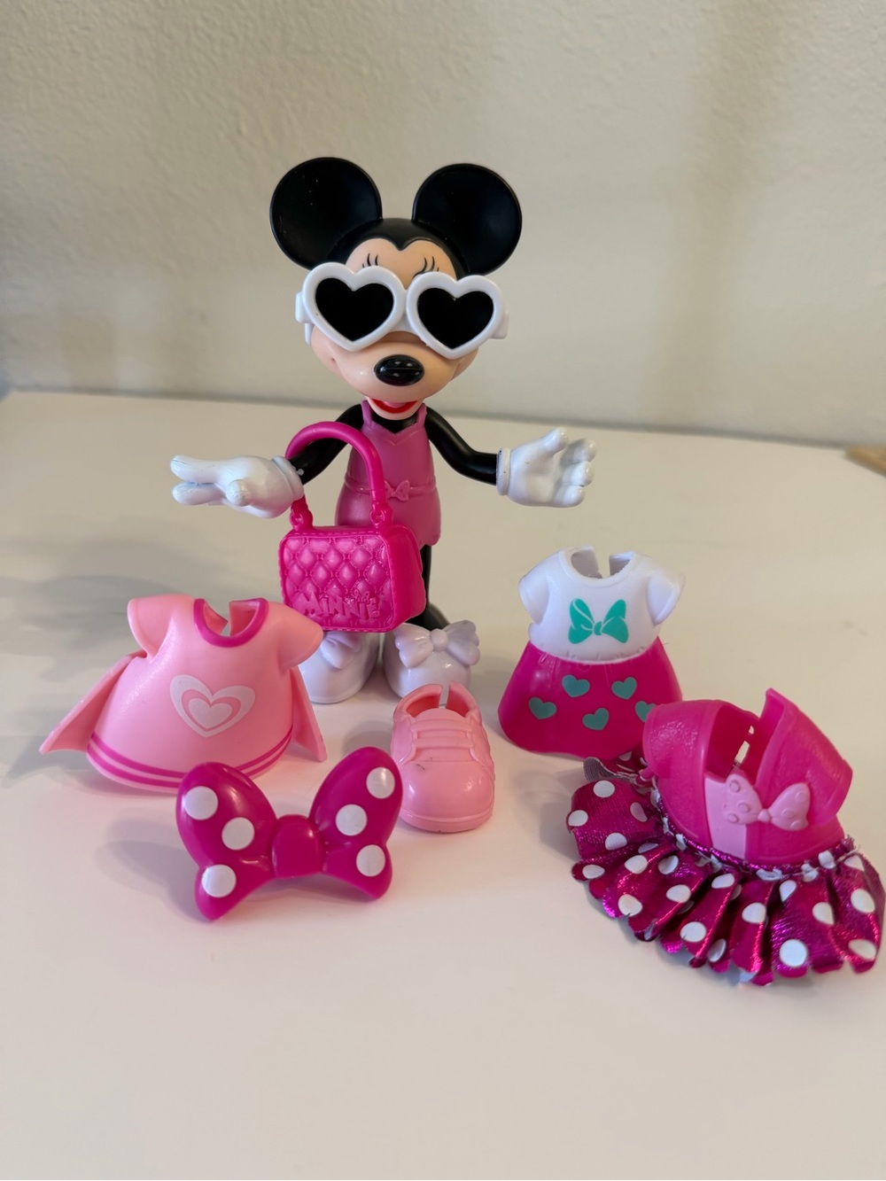 Disney Junior Minnie Mouse Fabulous Fashion doll with clothes and accessories